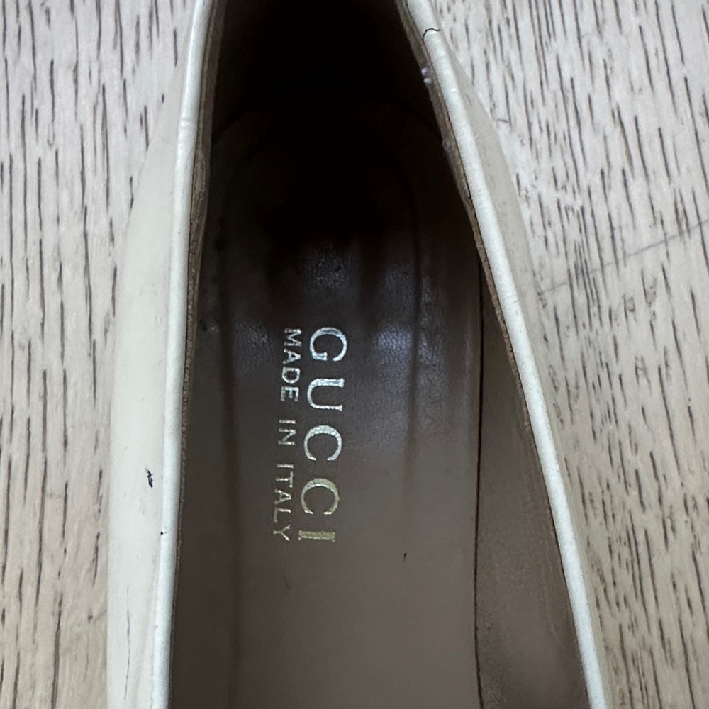 Gucci Women's Off-White Loafers with Silver horsebit Accent - Picture 2 of 8